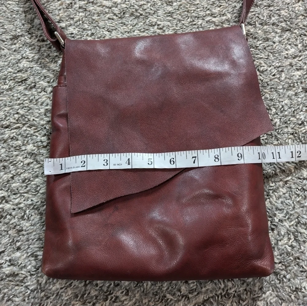 ili brown leather RFID zip closure crossbody bag
